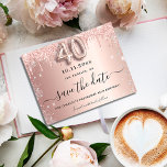 40. Geburtstag Rose Silber Glitzer Save the Date Ankündigungspostkarte<br><div class="desc">Eine gmädchenhafte und trendige Save the Date-Karte für ein 40. Party. Rose goldener Hintergrund verziert mit Rose Gold und Imitate silber Glitzer, Glitzern. Personalisieren und fügen Sie Datum und Namen/Text hinzu. Der Text: Save the Date wird mit einem großen angesagten, handgeschriebenen Stilskript mit Swashes geschrieben. Nummer 40 mit einem Schriftart...</div>
