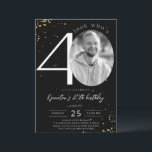 40. Geburtstag Schwarzes Gold Einladung mit Foto<br><div class="desc">Die 40. Geburtstagskarte Black Gold mit Foto ist Teil der Hochzeitskollektion. Dieses Produkt bietet anpassbare Foto-Bereich Gold Glitzer Glitzern. Geschehen mit dekorativen Schriftart. Entdecken Sie mehr passende Produkte in unserem Shop.</div>