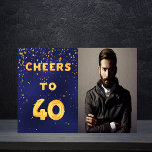 40. Geburtstagsnavy Goldjubeln Foto Typ Einladung<br><div class="desc">Eine trendige Party Einladung aus dem 40. Jahrhundert. Mit dem Text: Gefällt auf 40 auf der Vorderseite geschrieben mit Imitaten goldenen Ballonbriefe. Dunkelblauer Hintergrund,  die blaue Farbe ist ungleichmäßig. Mit goldenen Konfetti. Vorlage für Ihr Foto. Fügen Sie Ihre Veranstaltungsdetails auf der Rückseite hinzu. Weiße Buchstaben,  blauer Hintergrund.</div>