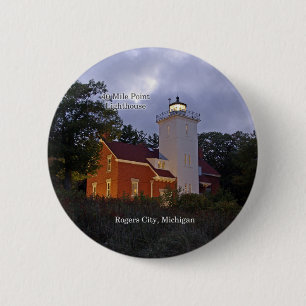 40 Mile Point Lighthouse bei Dämmerung Button
