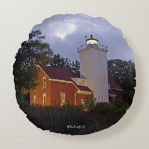 40 Mile Point Lighthouse Dämmerung runder Kissen