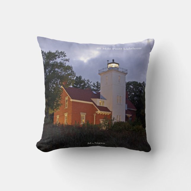 40 Mile Point Lighthouse Quadratkissen Kissen (Vorderseite)