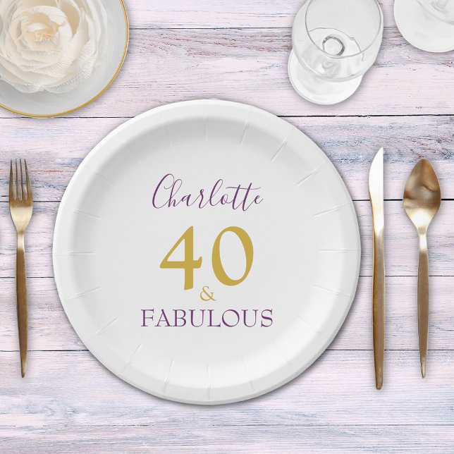 40 und fabelhafte Chic Elegant 40. Geburtstag Pappteller (40 and fabulous elegant purple and gold typography personalized 40th birthday party paper plate)