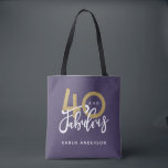 40 und fabelhafte lila Goldtasche Tasche<br><div class="desc">Feiern Sie Ihren Geburtstag mit diesem lila und goldenen Effekt 40 und dem fabelhaften Geburtstagsdesign</div>
