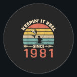 40th Birthday - Keepin It Reel Since 1981 Fishing Runder Aufkleber<br><div class="desc">40th Birthday - Keepin It Reel Since 1981 Fishing - Great Gift idea for any man,  Father,  dad,  boyfriend,  husband who loves fishing on Birthday ohrfeigt,  Christmas ohrfeigen. Fishing ohrs for fishing lovers,  fishermen.</div>