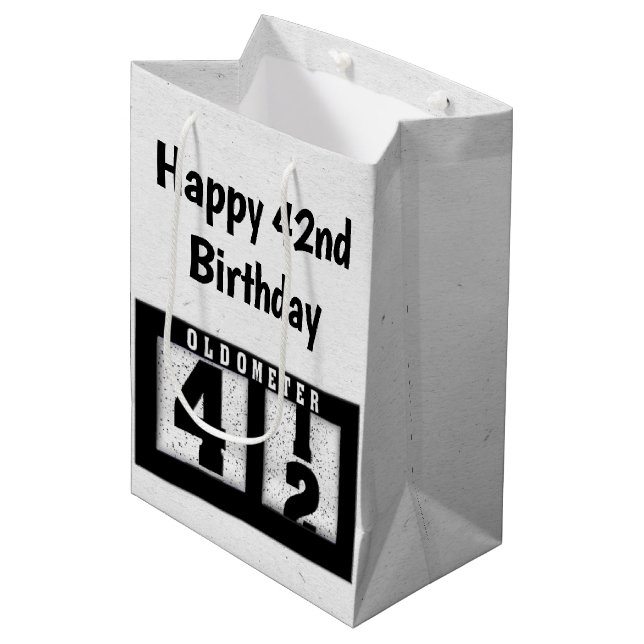 42. Geburtstag Schwarzes Odometer Mittlere Geschenktüte (Vorderseite Schrägansicht)