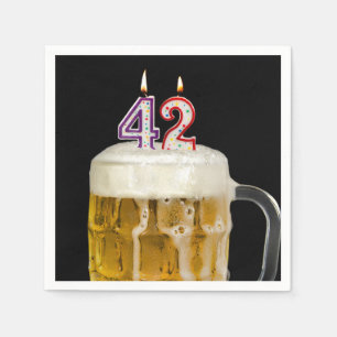 42. Geburtstagsbiere auf schwarz Serviette