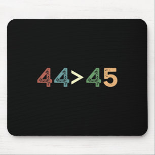 44 > 45 Anti Trump Oma ist größer als Trump Fu Mousepad