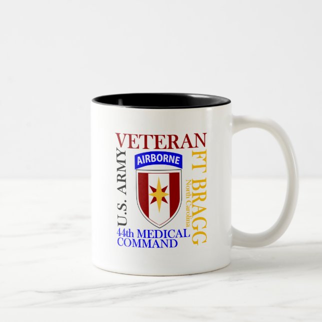 44. MEDCOM - Fort Bragg Zweifarbige Tasse (Rechts)