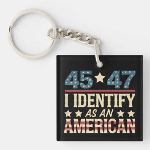 45 47 Ich identifiziere mich als amerikanische Fla Schlüsselanhänger