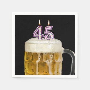 45. Geburtstagsbier auf schwarz Serviette