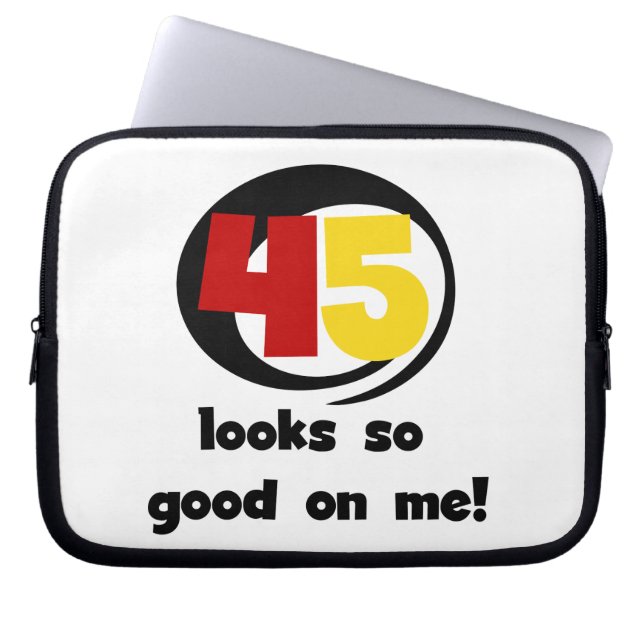 45 sieht mir so gut aus wie Shirts und Geschenke Laptopschutzhülle (Vorderseite)