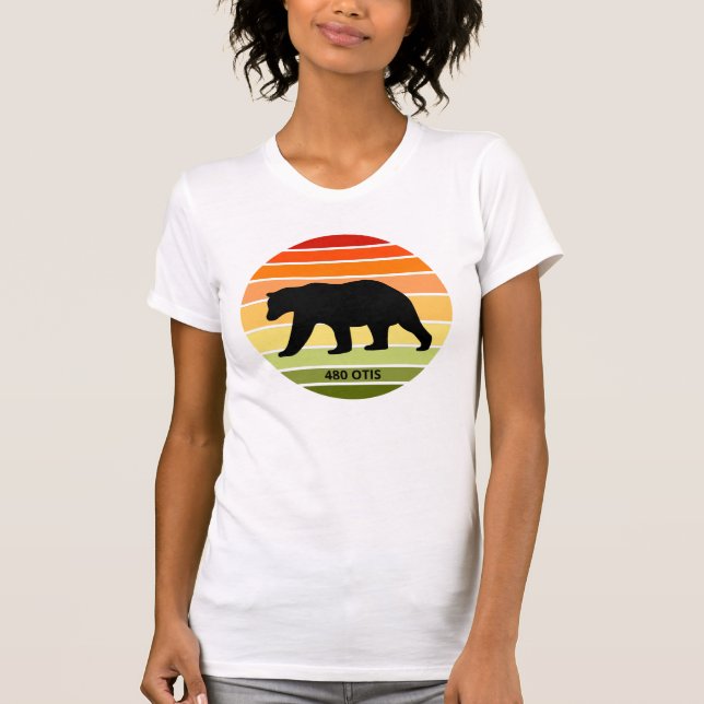 480 Otis Bear Silhouette auf Sonnenstrahlen (weiß) T-Shirt (Vorderseite)