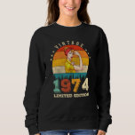 48 Jahre alt 1974 Vintag 48. Geburtstag Geschenke  Sweatshirt<br><div class="desc">Birthday Design Für alle,  die das Horoskop sagen schwierig & Stubborn Aber ganz wert.Tragen Sie es mit Stolz auf die Arbeit,  Schule Gymnastik perfekt,  um mit Shorts,  Leggings oder Jeans für einen lässigen und trendigen Look zu verbinden</div>