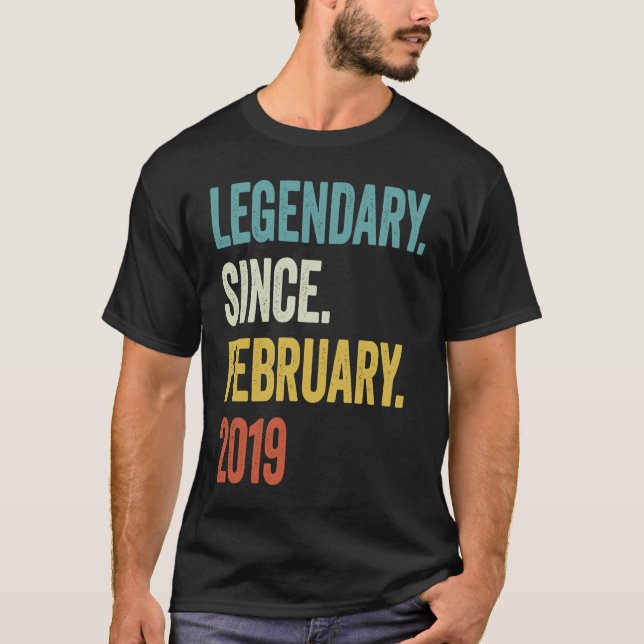 4 Jahre alte Legendärin seit Februar 2019 4. Gebur T-Shirt (Vorderseite)