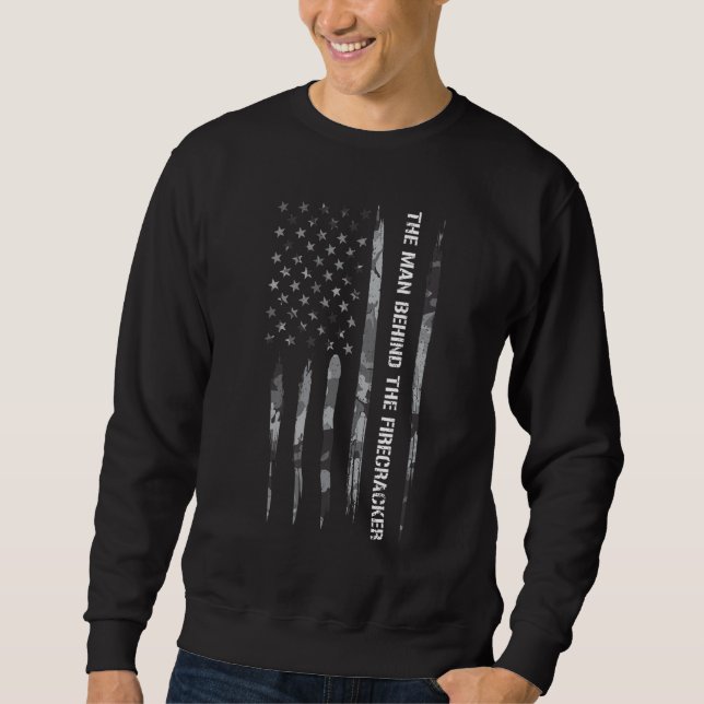 4. Juli Der Mann hinter dem Firecracker Ameri Sweatshirt (Vorderseite)