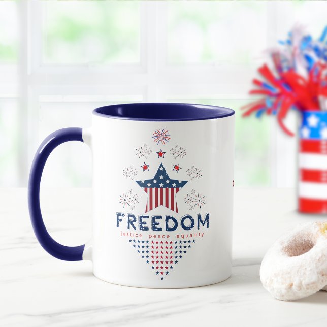 4. Juli Red White und Blue Fireworks Custom Tasse (Von Creator hochgeladen)
