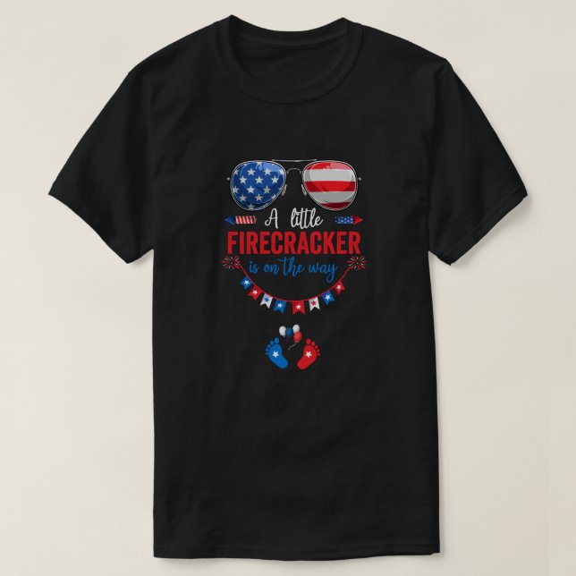 4. Juli Schwangerschaftsankündigung Paare Baby Re T-Shirt (Design vorne)