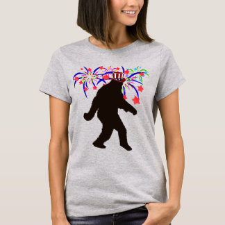 4. Juli Squatchin' w/Fireworks-T - Shirt