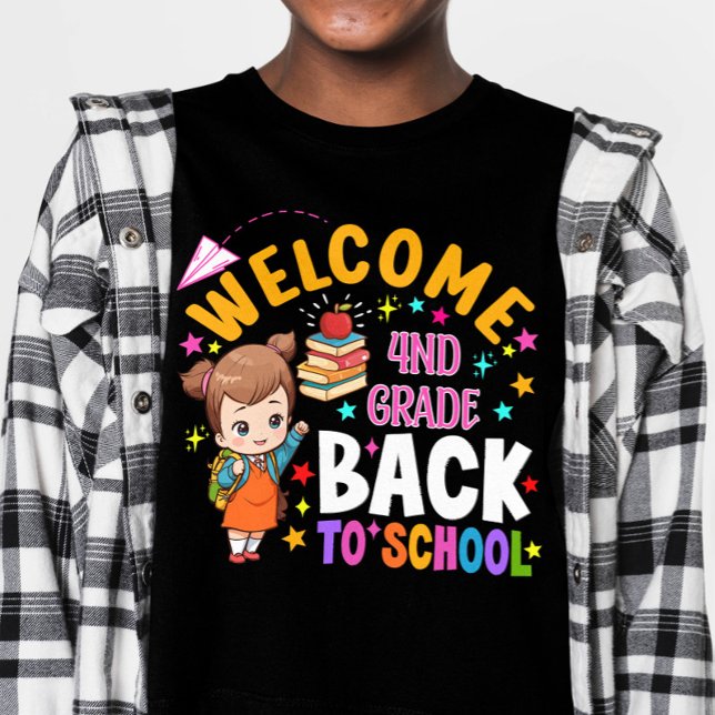 4. Klasse Messy Hair Bun Girl Zurück zur Schule T-Shirt (Von Creator hochgeladen)