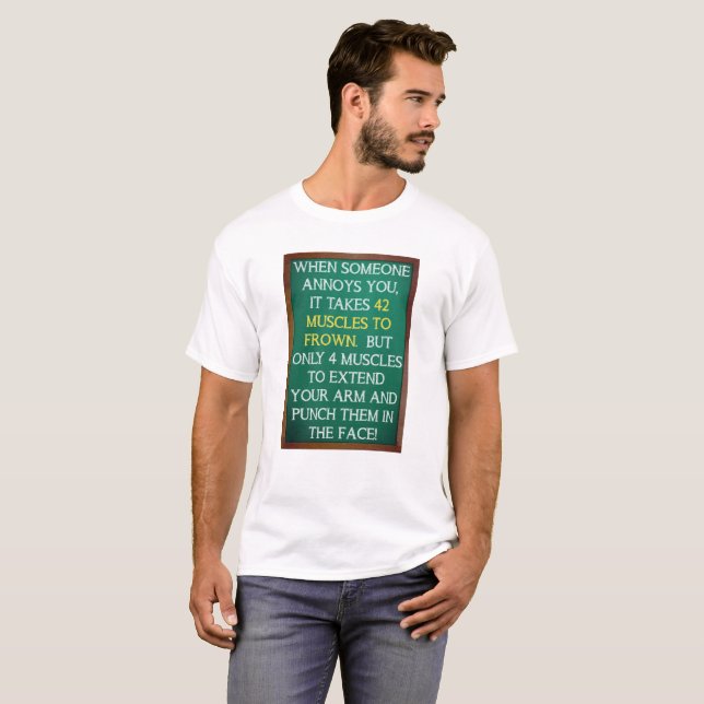 4 Muskeln, um Funny Tshirt zu punch (Vorne ganz)