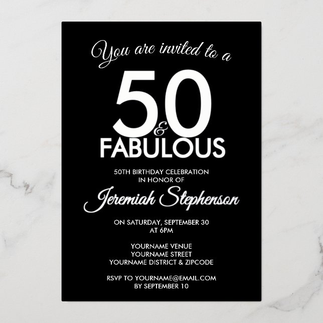50 and Fabulous Modern Black Silver 50th Birthday Folieneinladung (Vorderseite)