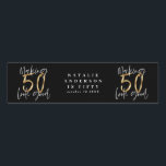 50 aussehen wie Gold Geburtstagsfeier<br><div class="desc">Feiern Sie Ihren 50. Geburtstag stilvoll mit diesem schwarzen,  weißen und goldenen Effekt 50 und den fabelhaften Geburtstagsfeiern. Modernes Design mit Skripttext und fett formatierter Grafik. Ändern Sie die Farbe,  um sie anzupassen. Teil einer Sammlung.</div>