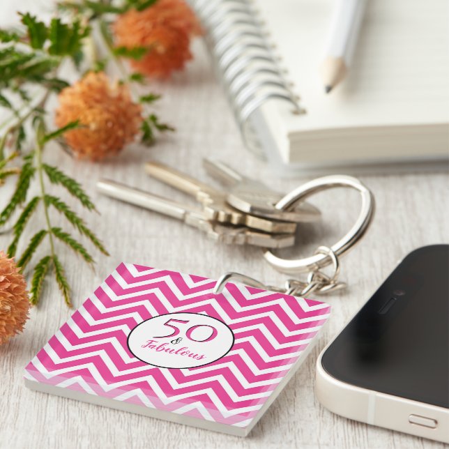 50 et fabuleux 50e anniversaire Pink Chevron Motif (Devant Droit)