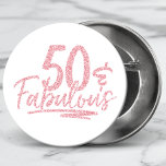 50 & Fabulous Pink Glitzer 50. Geburtstagsparkle Button<br><div class="desc">50 & Fabulous Pink Glitzer 50. Geburtstag Sparkle Buttons verfügt über das moderne Textdesign "50 & Fabulous" in rosa Glitzer Kalligraphie Skript. Ideal für eine 50. Geburtstagsparty oder Feier.</div>