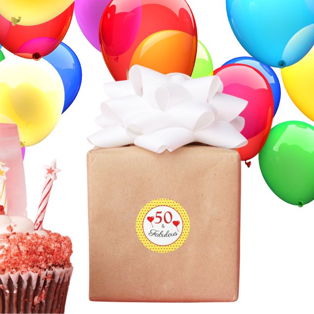 50 & Fabulous Typografy Red 50 th Birthday Yellow Runder Aufkleber (Von Creator hochgeladen)