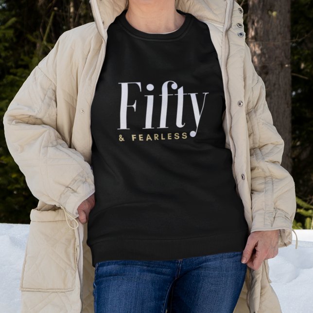 50 & Fearless Typografie Einfach,Moderne Geburtsta Sweatshirt (Von Creator hochgeladen)