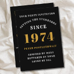 50. Geburtstag 1974 Schwarzes Gold Personalisiert  Einladung<br><div class="desc">Elegantes Schwarz und Gold 50. Geburtstags Einladung - Erstellen Sie Ihr eigenes Personalisiertes Design. Die Bühne für eine bemerkenswerte Feier zu setzen beginnt mit der vollkommenen Einladung. Unsere elegante Schwarz-Gold-Einladung zum 50. Geburtstag ist die perfekte Wahl für dieses Meilenstein-Event. Schwarz gebadet für eine Touch von Eleganz und goldverziert für eine...</div>