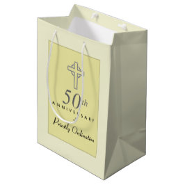 50. Geburtstag des Priesters mit dem besessenen Kr Mittlere Geschenktüte