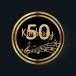 50. Geburtstag schwarzer Musiknoten Button<br><div class="desc">Schwarzer Hintergrund mit Imitaten Gold Musiknoten für eine 50. Geburtstagsparty. Mit einem Imitat Goldrahmen. Vorlagen für Alter und Namen. Der Name wird in einem handgeschriebenen Stilskript geschrieben. Goldene Buchstaben und Zahl.</div>