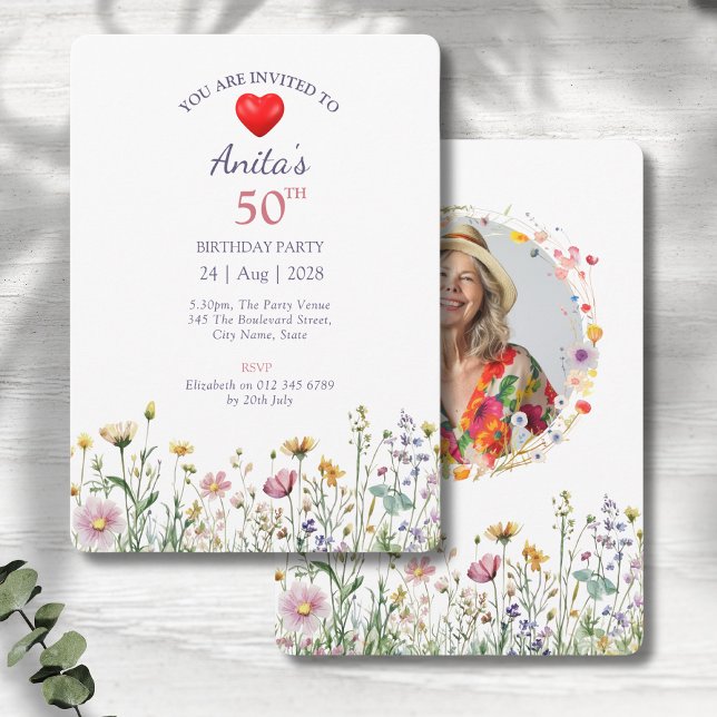 50. Geburtstagsgarten Wildwiese-Foto Einladung (50th birthday floral birthday party invitations on a grey wood background)
