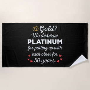 50. Hochzeitstag I - Gold Funny Couple Strandtuch