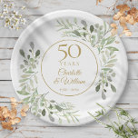 50. Hochzeitstag Wasserfarbenwelt Pappteller<br><div class="desc">Dieses elegante botanische 50-jährige Hochzeitsstipendesign mit zarten,  sanften Aquarellfarben-Blätter kann mit Ihren speziellen Informationen zum 50-jährigen Jubiläum in edlem Goldtext personalisiert werden. Entwickelt von Thisisnotme©</div>