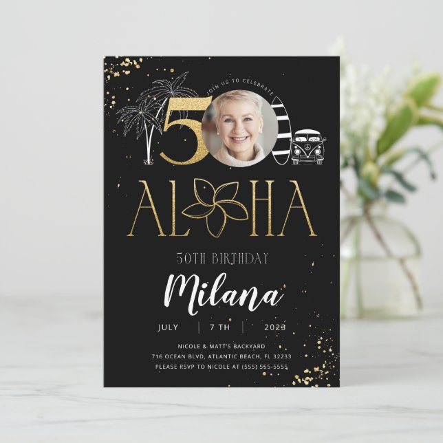50. Tropical Birthday Gold Einladung mit Foto (Stehend Vorderseite)