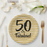 50- und Fabelgoldstreifen-Papierplatte aus Glitzer Pappteller<br><div class="desc">Feiern Sie 50 & Fabulous mit diesem eleganten Papierplattendesign. Ein kühner Schriftart auf simulierten goldenen Glitzer Streifen auf Papier Teller! PASSENDE Artikel in unserem Geschäft.</div>