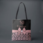 50 und fabelhaft | 50. Geburtstagsparty Tasche<br><div class="desc">Feiern Sie Ihren 50. Geburtstag stilvoll mit diesem modernen eleganten rosa rosa Glitzer Blumendamaske 50. Geburtstagsparty Tasche. Sie können es für Ihre 50. Geburtstagsfeier personalisieren. Die Worte "50 und Fabulous" sind Set unter Verwendung beliebter Typografie. Sie können Skriptfarben und Schriftart-Schriftart im Design personalisieren. Bitte beachten Sie, dass dieses Design ein...</div>