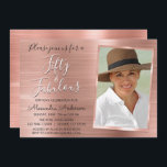 50 und fabelhafte Elegante Rose Gold Blush Pink Fo Einladung<br><div class="desc">50. Geburtstagsparty Elegante Rose Gold Foil oder Blush Pink Birthday Einladungen sind perfekt für eine Rose Gold oder Blush Pink Geburtstagsparty. Diese 50 und fabelhaften Party Einladungen sind perfekt für eine fünfzigjährige Geburtstagsparty. Sie können die Einladungskarte aktualisieren,  um Ihre eigenen Foto-,  Namen- und Geburtstagsdaten einzufügen.</div>