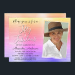 50 und fabelhaftes elegantes rosa Lila Foto Einladung<br><div class="desc">50. Geburtstagsparty Elegant Gold Pink und Lila Ombre Pastel Rainbow Zum Geburtstag laden zu einer eleganten Geburtstagsparty ein. Diese 50 und fabelhaften Party Einladungen sind perfekt für eine fünfzigjährige Geburtstagsparty. Sie können die Einladungskarte aktualisieren,  um Ihre eigenen Foto-,  Namen- und Geburtstagsdaten einzufügen.</div>