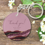 50 und Fabulous Burgundy Pink Vielen Dank Schlüsselanhänger<br><div class="desc">Sie suchen ein perfektes Gastgeschenk oder ein Geschenk für die Geburtstagsfeier Ihres Lieben? Schauen Sie sich nur diesen eleganten "Danke" runden Acrylstoff-Schlüsselanhänger an! Die bordeauxrot-agate Scheibe mit glänzenden Goldakzenten vor einem rosa alten Hintergrund der Rose wird die Augen der Gäste erwischen und einen bleibenden Eindruck verlassen. Dieser Schlüsselanhänger ist vollständig...</div>
