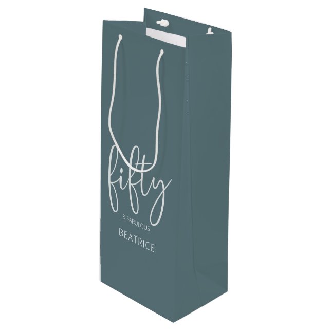 50 und Fabulous Modern Script Geschenktüte Für Weinflaschen (Vorderseite Schrägansicht)