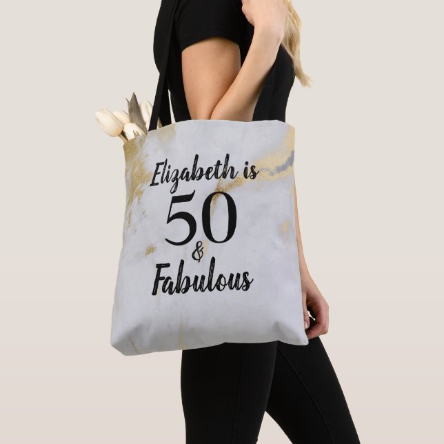 50 und prächtiger goldgrauer Marmor mit schwarzem  Tasche (Von Nahem)