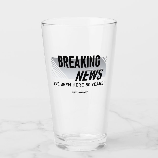 50 Year Work Anniversary Breaking News Employee Glas (Vorderseite)