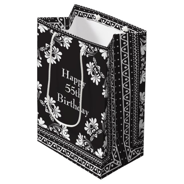 55. Geburtstag Black and White Bandanna Mittlere Geschenktüte (Vorderseite Schrägansicht)