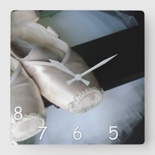 5, 6, 7, 8 - Pointe Schuhe u. Ballettröckchen-Uhr Quadratische Wanduhr