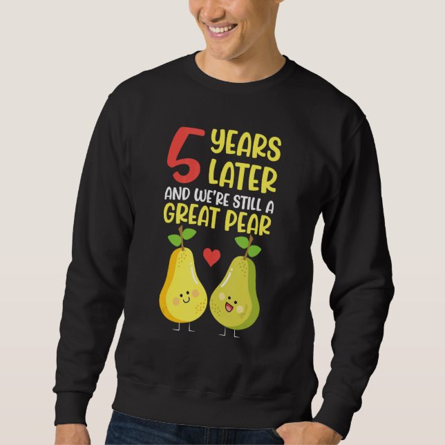 5 Jahre später sind wir immer noch eine große Birn Sweatshirt (Vorderseite)