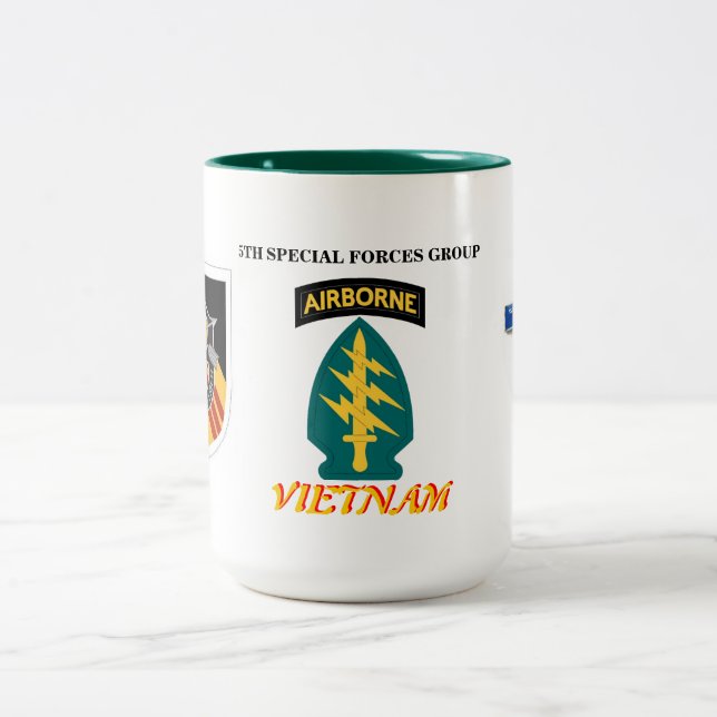 5. KAMPF-INFANTERIE-TASSE der SPEZIELLEN KRAFT-GRP Zweifarbige Tasse (Mittel)